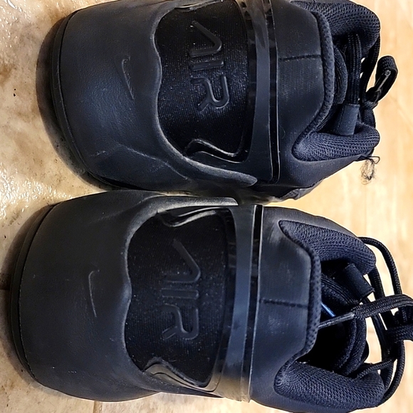 NikeAir Triple Black Size US 8.5 - Picture 4 of 6